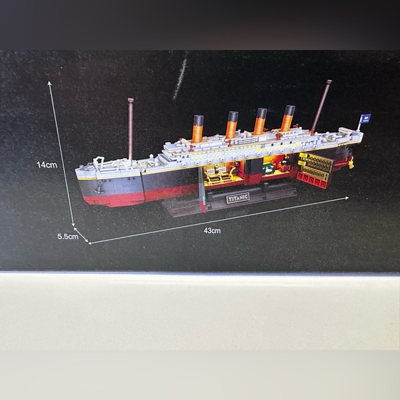 The Titanic Unsinkable Giant Cruise Ship Famous Boat Brand New 2 in 1 Toy Set - Picture 5 of 7